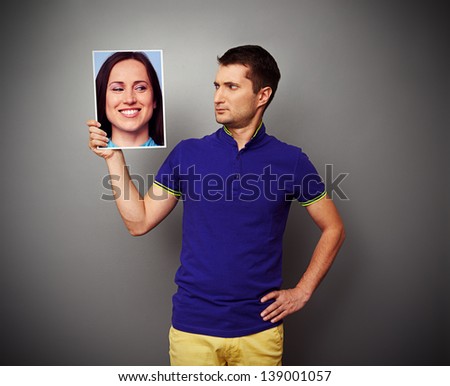 young man looking with understand at smiley woman