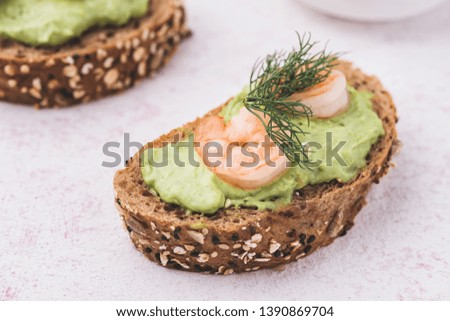 bread wholegrain mashed avocado with shrimp