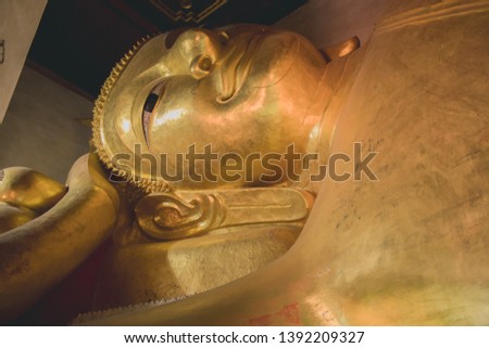 Many golden statues of buddha