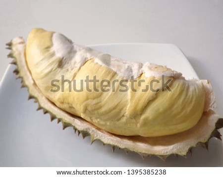 Durian King of fruits, durian fruit with delicious golden yellow soft flesh.
This fruit has many varieties, many names in the picture are called Mon Thong durian.