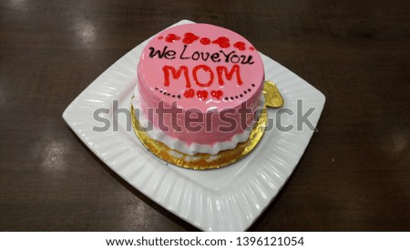 Mother's day strawberry Cake for dear Mom with love you message