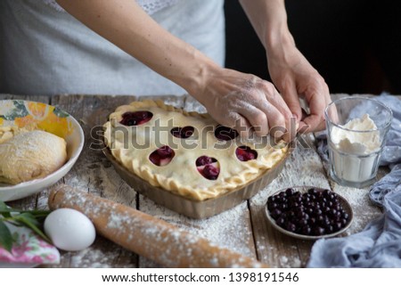 We bake a pie at home. A girl prepares a home-made pie. Bake a fruit cake in the shape of a heart. Delicious homemade do-it-yourself cake. Cooking.
Valentine's Day.
Heart shape. Cook for mother's day.