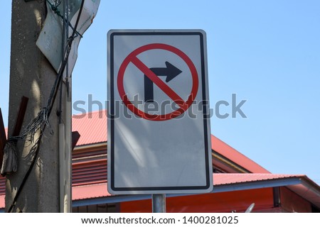 Traffic sign, do not turn right.