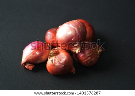 photos of red onion, usually used as cooking ingredients.
