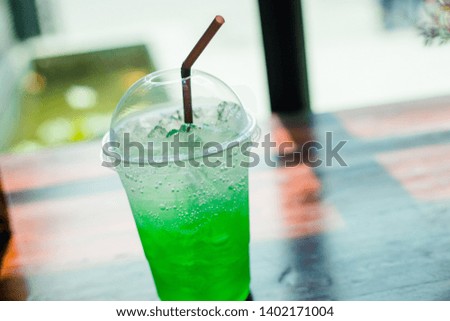 Close-up pictures of green apple soda water