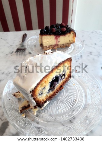 BERRY CHEESE CAKE IN WHITE MARBLE TABLE