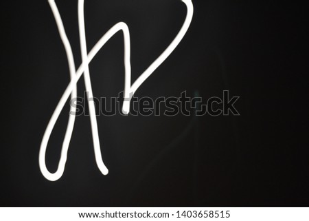 a white point of light in movement with a black background 