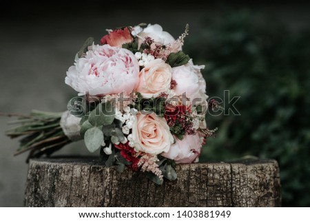 Bridal bouquet of roses with rings. beautiful modern wedding bouquet