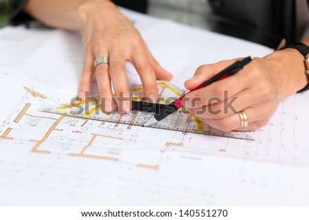 womanÃ?Â´s hands with pencil and construction plan