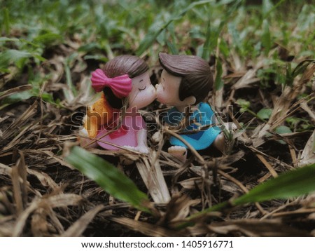 Miniature kissing babies in the garden.