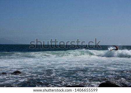 
Sea of ​​Ensenada Baja California Mexico with high waves suitable for a surfer to make his manoeuvres