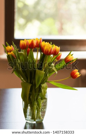 A beautiful tulip bouquet on a wooden table.