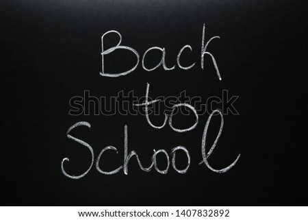 Inscription Back To School on chalkboard