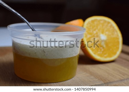 orange marmalade with sliced orange