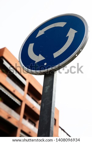 Road marking that there is a roundabout