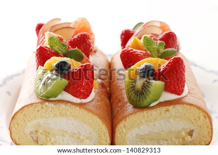 Luxurious roll cake