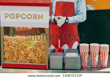 Seller and tray cart with popcorn