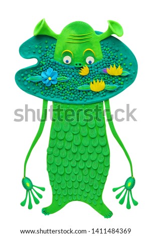 
Green plasticine man, dived into the lake, confused in the lotus, confused, lowered his hands, does not know what to do