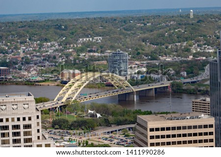 View of Daniel Carter Beard Bridge, it carries Interstate 471 between Cincinnati, Ohio, and Newport, Kentucky.