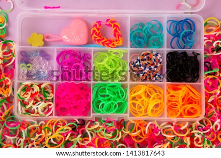 rubber bands for weaving on a colored background