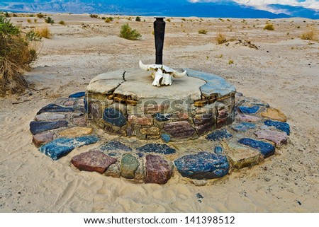 Historic Stovepipe Well and skull, Death Valley National Park, California Royalty-Free Stock Photo #141398512