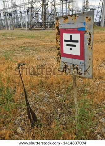 Grounding installation site for fire engines. Equipment Grounding Sign