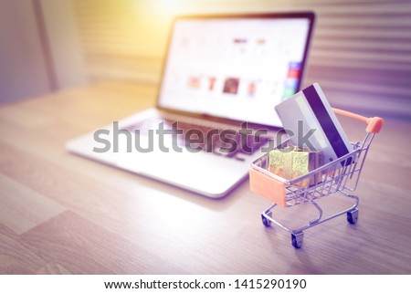 easy to payment shoping online  Royalty-Free Stock Photo #1415290190