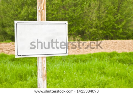 Wooden blank sign indicating in the countryside - image with copy space
