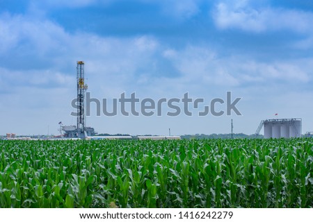 Shale Drilling Rig In Texas Eagle Ford Basin Royalty-Free Stock Photo #1416242279