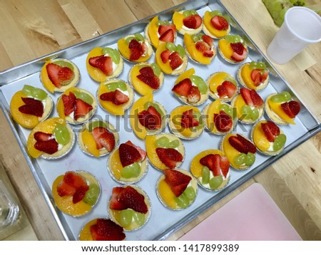Fruit tarts in a tray
