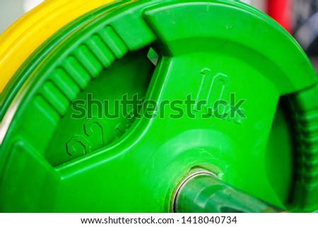 10 kilograms of green weight plates and other colors are kept in order Within the gym, there are many fitness equipment that is suitable for funtional exercises.