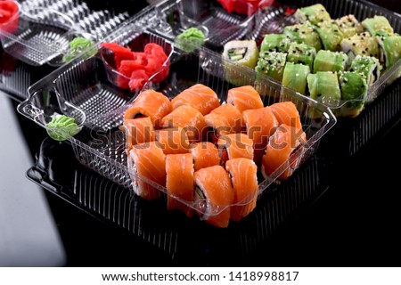 Sushi, sushi roll, roll, maki, Tasty, food. meal, seafood, diet, cook, wasabi, ginger, fish, restaurant, japan, eat, health, dish, dinner, meal, breakfast, supper, lunch, healthy