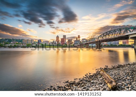 Portland, Oregon, USA skyline at dusk on the Willamette River. 