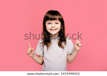 Close up photo beautiful stylish trendy kid astonished impressed have incredible news novelty way notice long haircut unexpected unbelievable wonder wear grey t-shirt isolated pink background