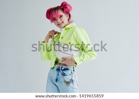 woman from the nineties with a bag style