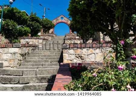 STAIRS UNTIL THE ENTRANCE OF THE ARCH. A COLONIAL AND PATRIMONY PLACE. ITS CONSTRUCTION IS ANTIQUE AND TREES ARE IMPORTANT FOR THE WAY. 