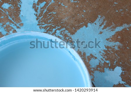 Six-tone blue water color on the concrete floor closely In painting sports fields, concrete floors with watercolors (blue) have roller conversion equipment and water colors. 
