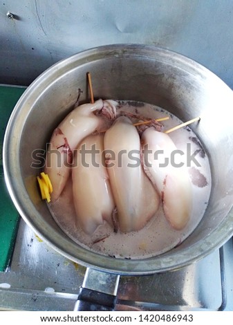 A picture of squids been boiled for "ketupat sotong" or sticky rice in squid.