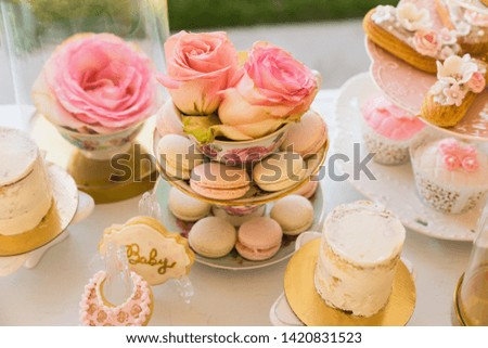 elegant dessert table decoration with spring / summer theme flowers theme.
