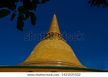 Background of large pagodas(Phra Pathom Chedi)Phra Pathom Chedi, Ratchaworawihan NakhonPathom,a special royal monastery,popular tourist to make merit during holidays and take public photos in Thailand