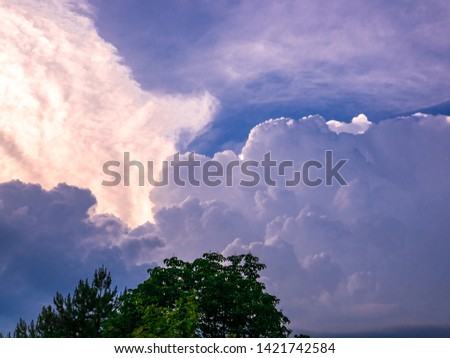 The beginning of the formation of a supercell on its edge
