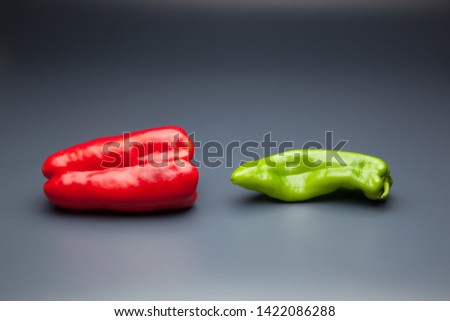Green pepper and red pepper, vegetables full of vitamins ideal as a condiment for cooking, raw in the salad. It can be eaten raw or roasted, as a condiment in sauces, stir-fry.