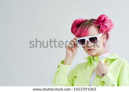 glamor woman with pink hair fashion style