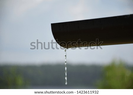 Water leaking from the rain tube
