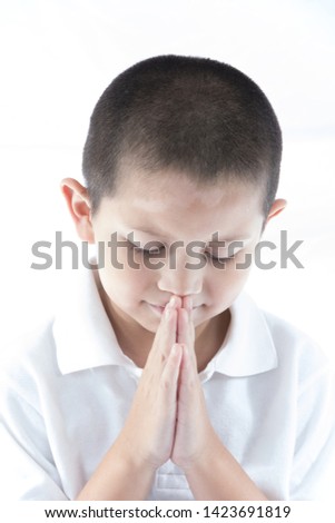 Little boy doing his prayers