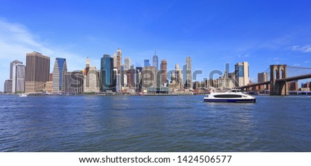 Skyline of downtown New York, Manhattan and Brooklyn Bridge USA