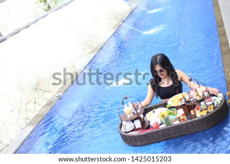 breakfast in the pool summertime