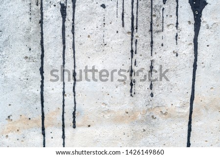 Black color smear on the cement