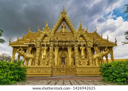 Wat Paknam Jolo, Chachoengsao, Thailand : The architecture of Thailand belonging to Buddhism is decorated with all gold colors. Take a picture when the background has a very covered sky.