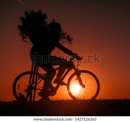 The pleasure of riding the bike accompanied by the sunset is spectacular.